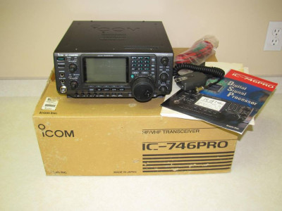 Rádio Icom 746 Pro na Caixa