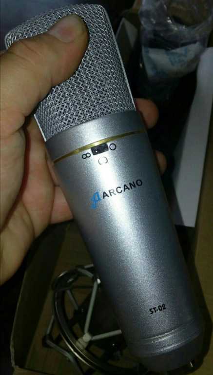 MICROFONE DE ESTÚDIO COM CAIXA E SUPORTE ARANHA. TROCO POR ALGO DE MEU INTERESSE. — Foto 1