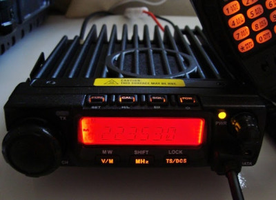 PROCURO- VOYAGER VR-H1809, RÁDIO PARA A FAIXA DE 220 MHZ.