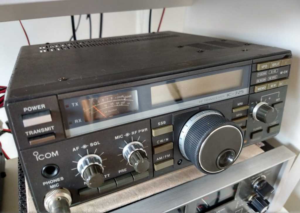 HF ICOM IC-725